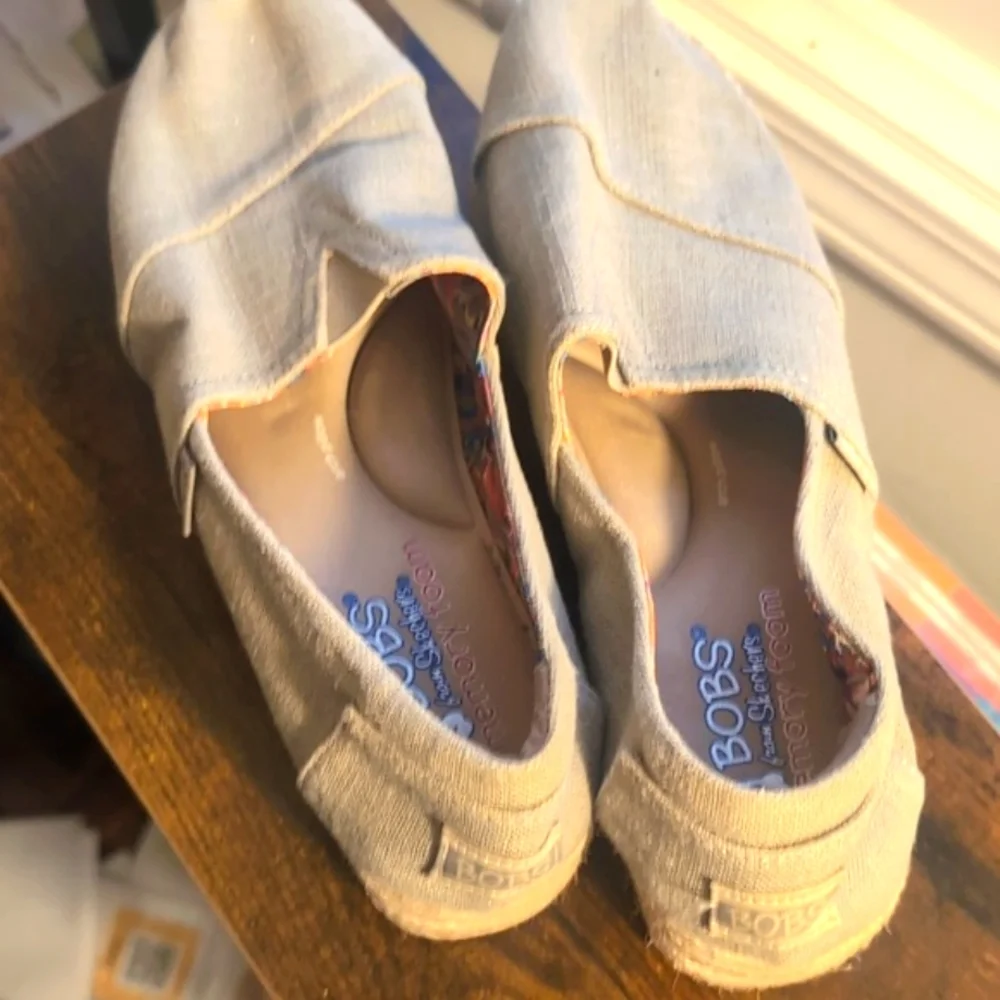 BoBs from Skechers Foam arch pillow Tan  Espadrilles Size 8